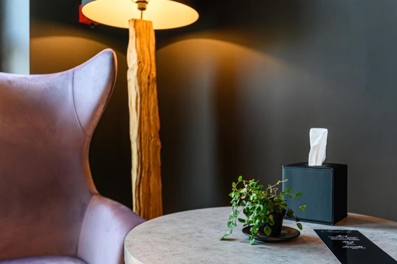 B The Hotel Сфынту-Георге Экстерьер фото